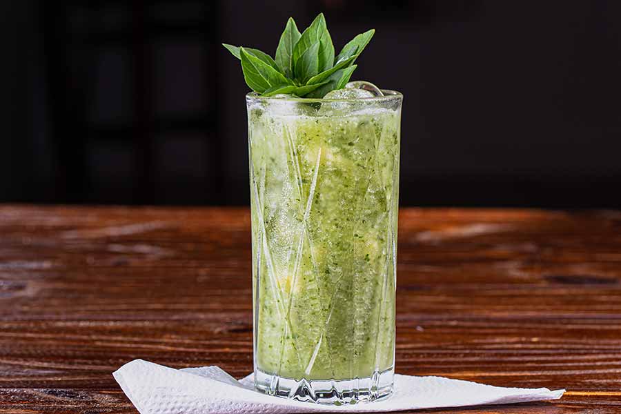 Caipirinha de Cupuaçu com manjericão